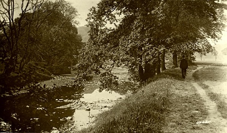 A gentleman strolls along Marple Dale c1920